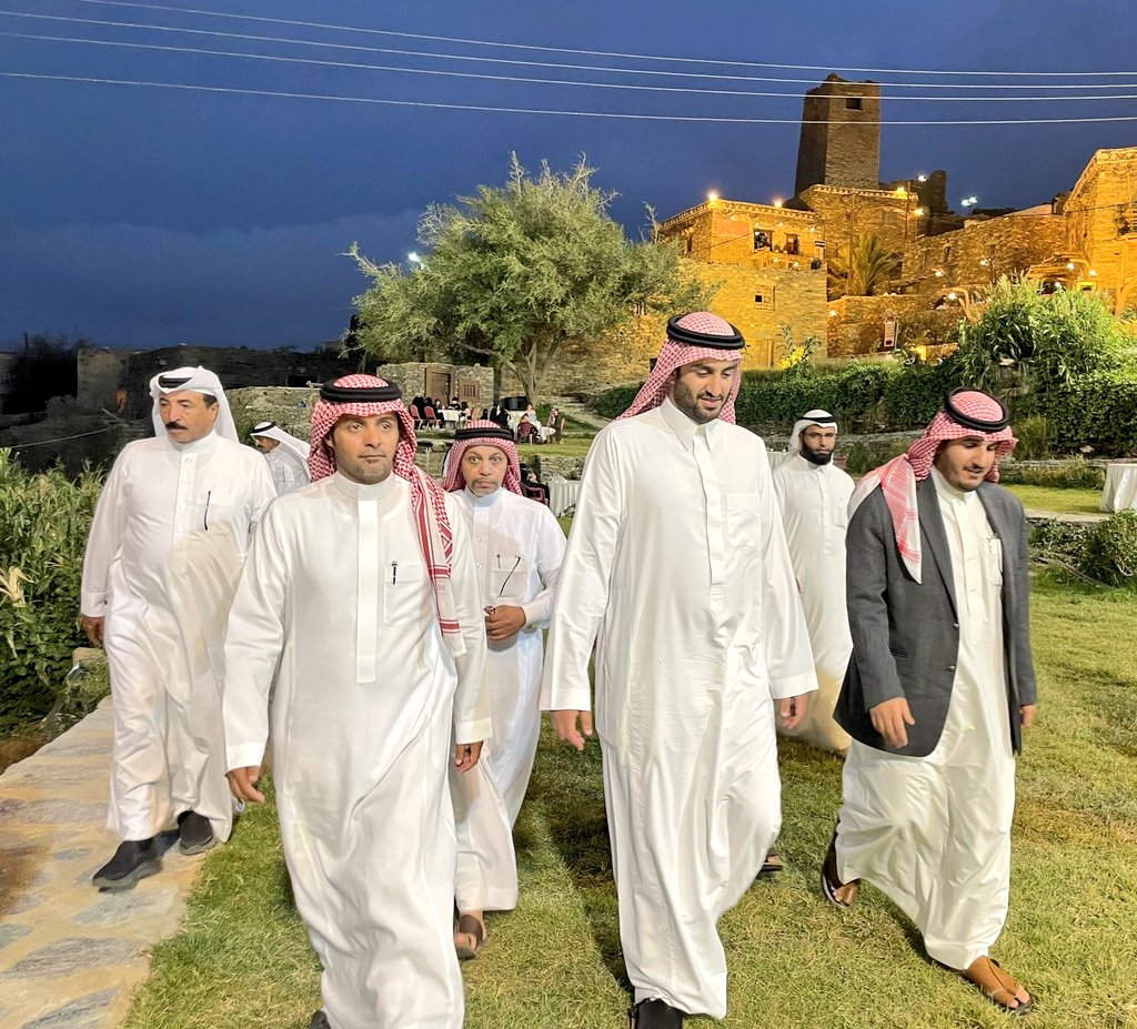 alatawelah1's tweet photo. #الأطاولة 
#مهرجان_الاطاوله_التراثي6
صاحب السمو الملكي الأمير/ عبدالعزيز بن فيصل بن عبدالمجيد في زيارة للقرية التراثية بالأطاولة والوادي التراثي والاطلاع على استعدادات مهرجان الأطاولة التراثي6 مبدياً إعجابه بالجهود الكبيرة لخدمة المنطقة وزوارها وتعد واجهه سياحية واعدة للمصطافين https://t.co/tyYUjoCllA
