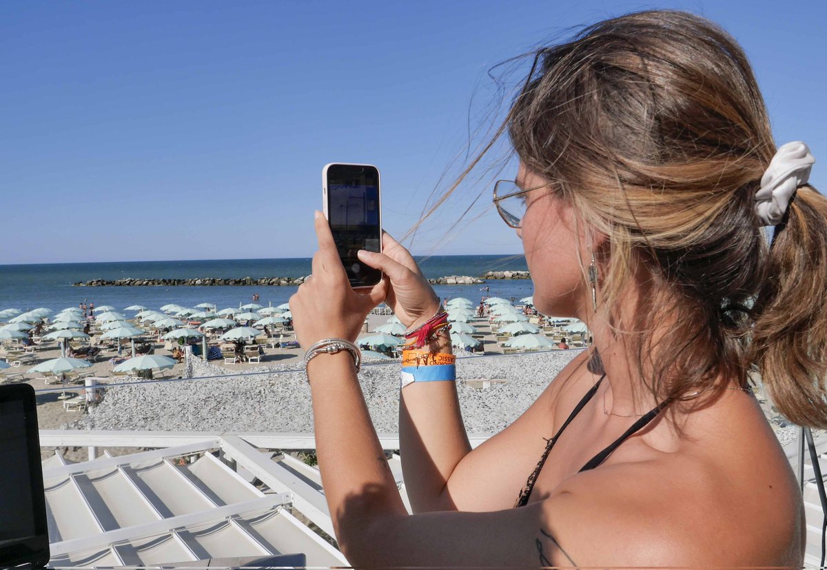 comunerimini's tweet photo. Al #ParcodelMare Nord è attiva la rete EmiliaRomagnaWiFi che consente a tutti, gratuitamente, di accedere a internet senza limiti. Inaugurato oggi il secondo stralcio, che interessa il tratto di lungomare tra Viserba, Viserbella e Torre Pedrera del maxipiano della @RegioneER https://t.co/odQyLxb5kB