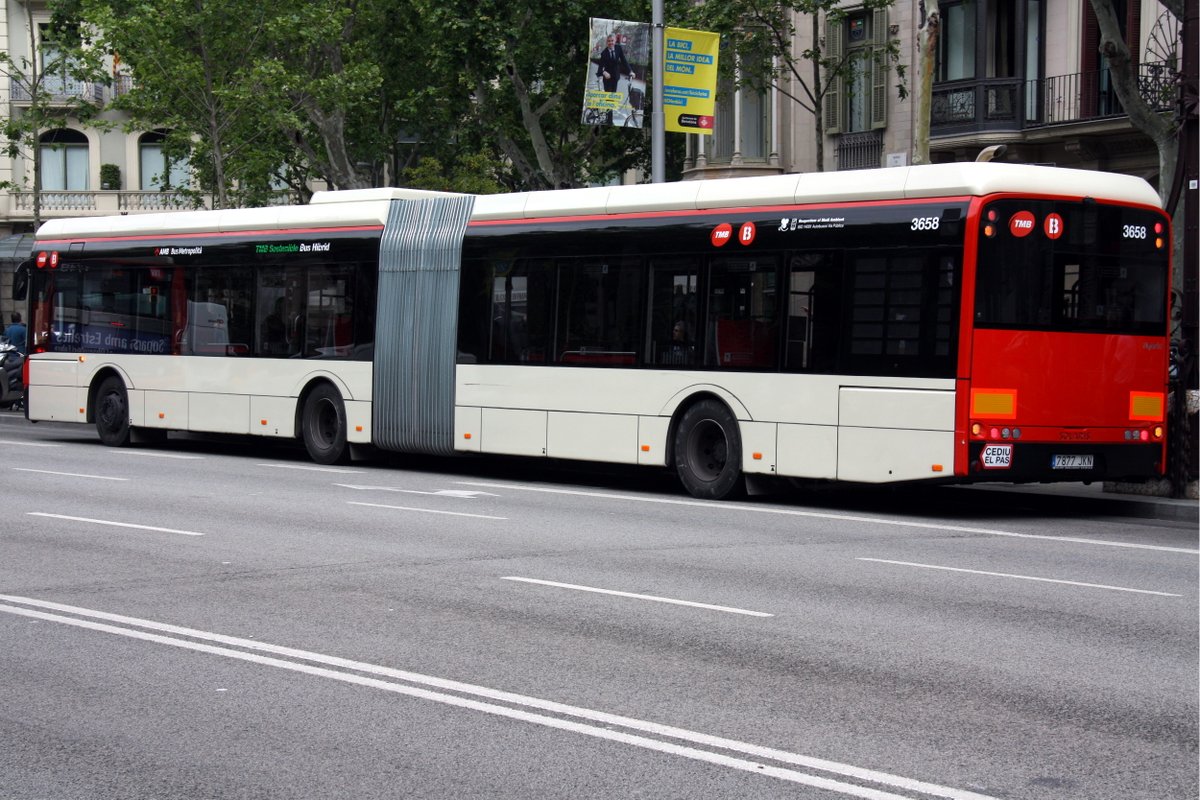 3CatInfo's tweet photo. Detenen un home per abusar sexualment d'un menor en un autobús de TMB https://t.co/MK6tQwJ3SK https://t.co/88kJt3AKZC