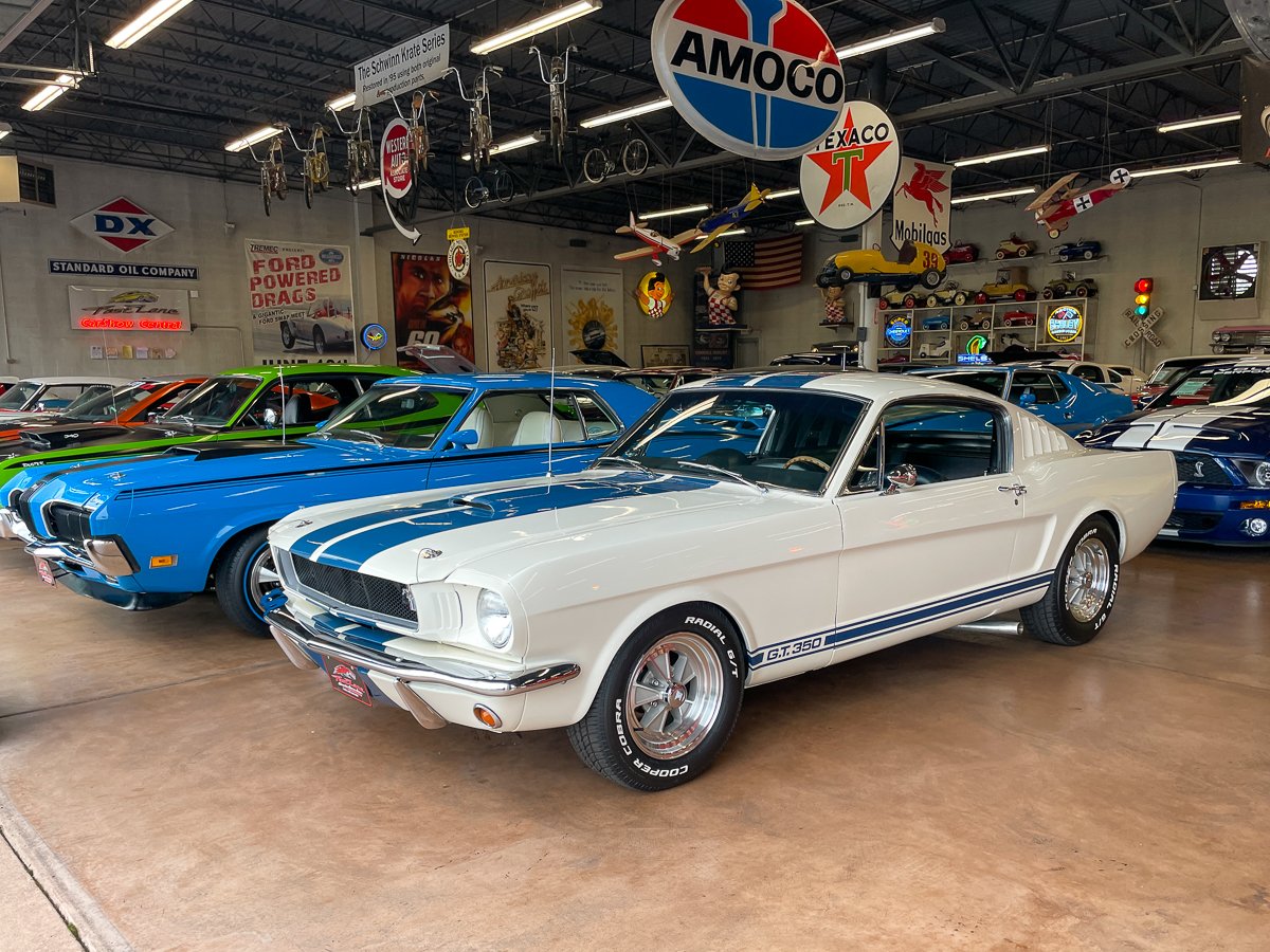 FastLaneSTL's tweet photo. We ready to rip through this week π
#bangingears #MustangMonday #ShelbyGT350 https://t.co/TqlYuYKUHo