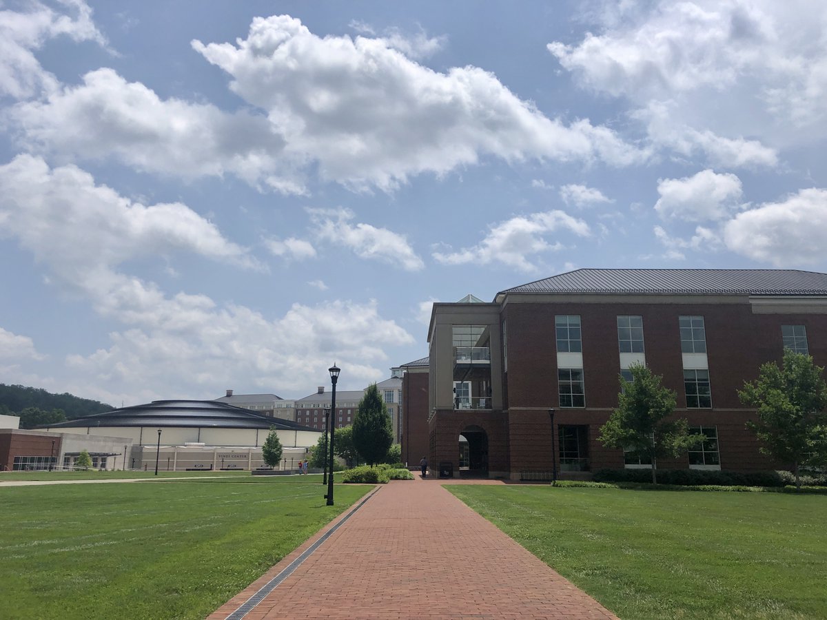 LibertyULibrary's tweet image. It's all blue skies here in Lynchburg. How's the weather by you today? Let us know in the comments! #LynchburgWeather #LibraryViews #JFLibrary