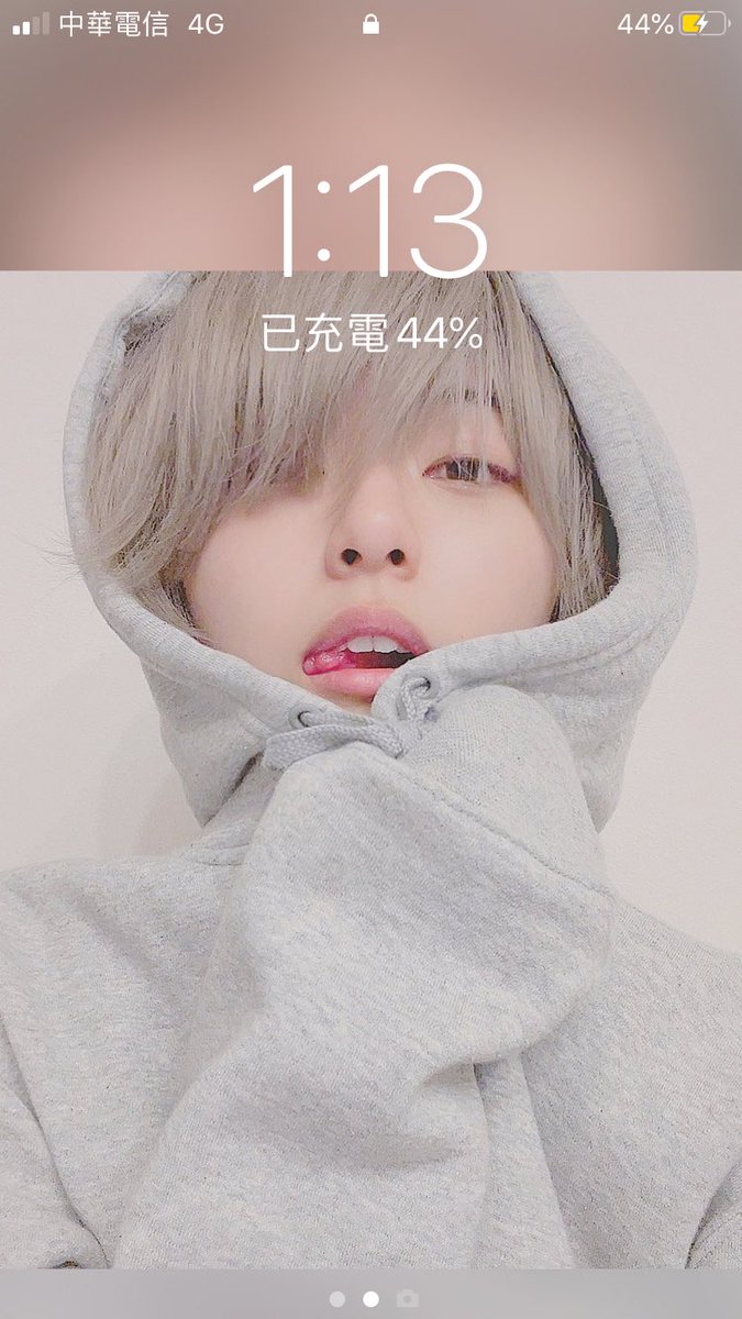 drSebasforever's tweet photo. 太好看��忍不住拿來當手機，怎麼會又美可愛然後這麼帥@Sebas_lookphoto https://t.co/pBP60mqO5P