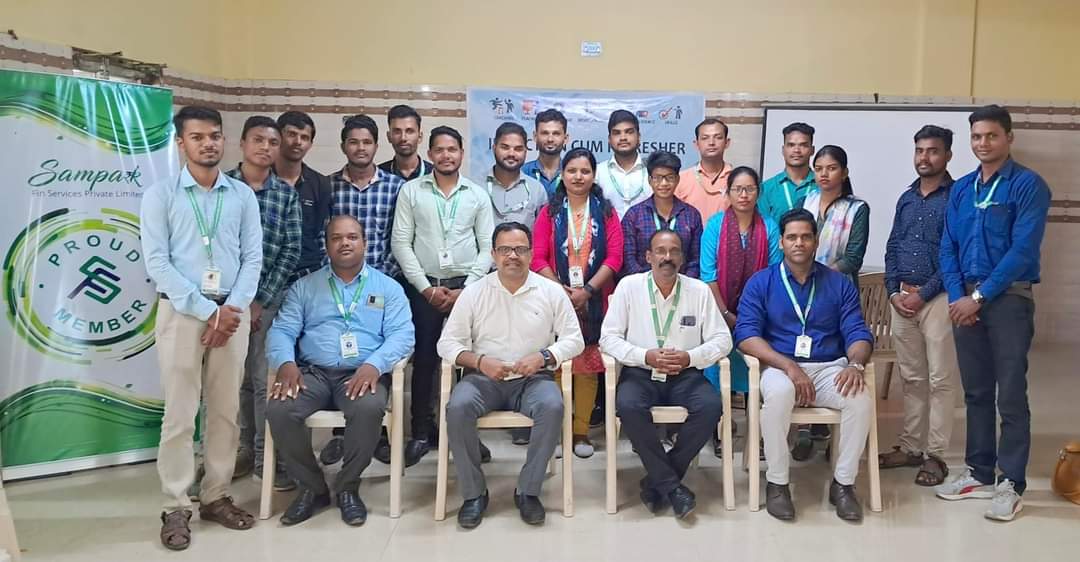 FinSampark's tweet photo. At the end of the 2-days induction & refresher training program, the top performers from different branches were rewarded as part of our "Rewards & Recognition" initiative. #rewardingtalent #refreshertraining #happyemployees #workplaceculture #impactfinancing https://t.co/A9ynTHFVaV