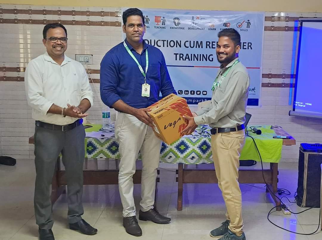 FinSampark's tweet photo. At the end of the 2-days induction & refresher training program, the top performers from different branches were rewarded as part of our "Rewards & Recognition" initiative. #rewardingtalent #refreshertraining #happyemployees #workplaceculture #impactfinancing https://t.co/A9ynTHFVaV