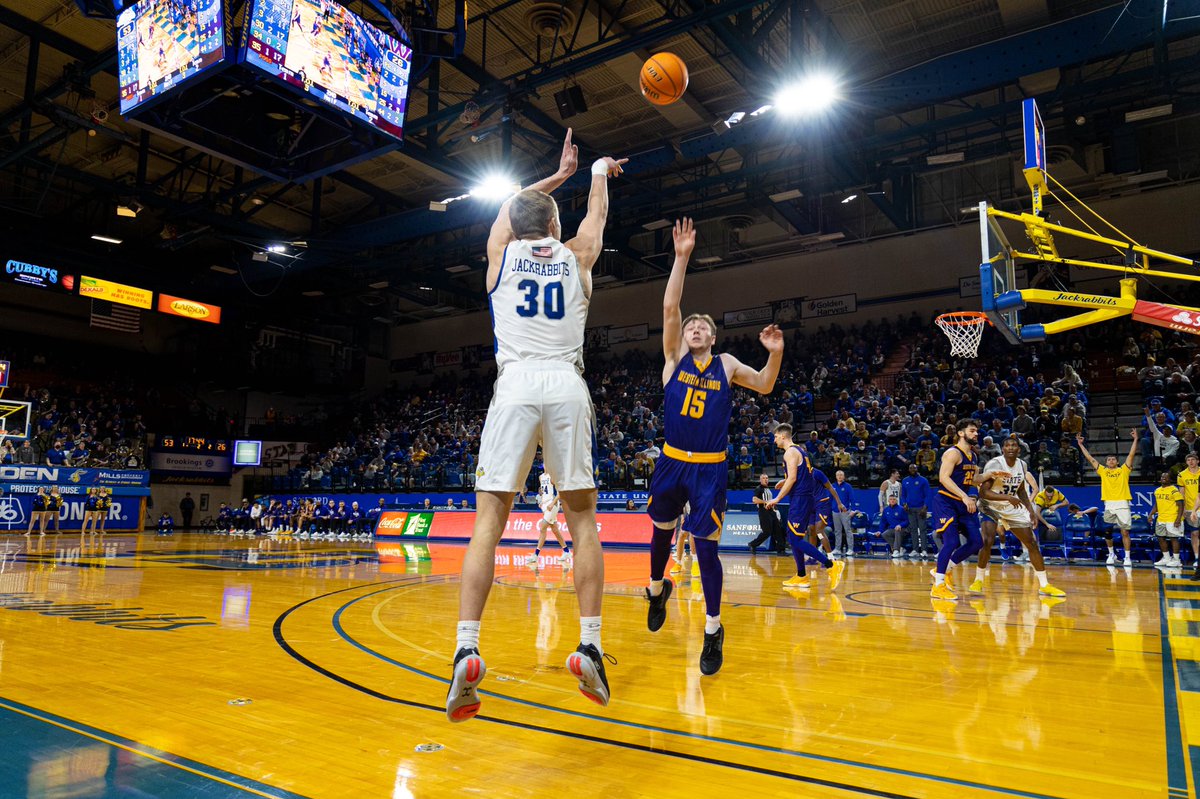 GoJacksMBB's tweet photo. A guy who can affect the game on both sides of the floor.

Looking forward to more of @CharlieEasley4!

#GoJacks 🐰 https://t.co/mKAhPuKdcI