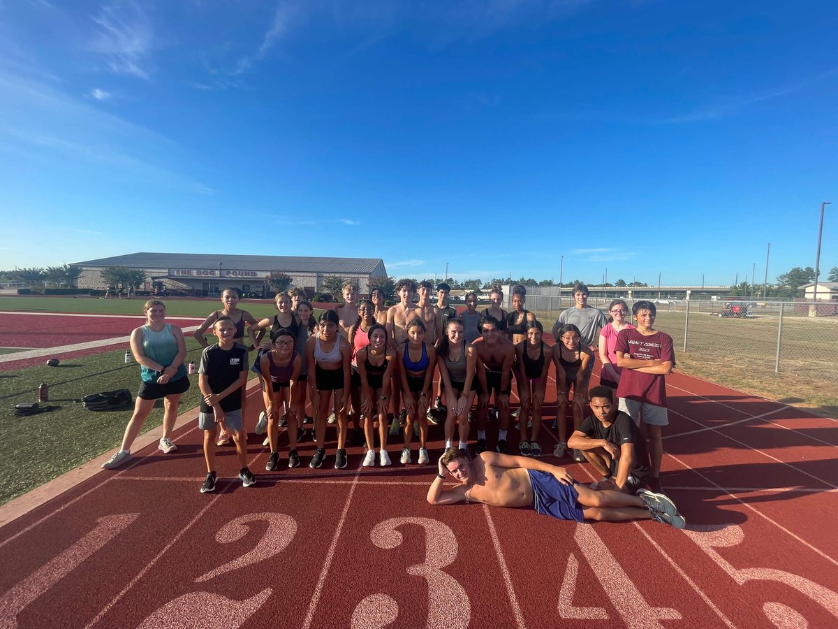 XC_Magnolia's tweet photo. Great first day of practice. 20x 400 too easy!! 

Tomorrow 5:40am practice. #5amcrew https://t.co/k3hB6hUzx8