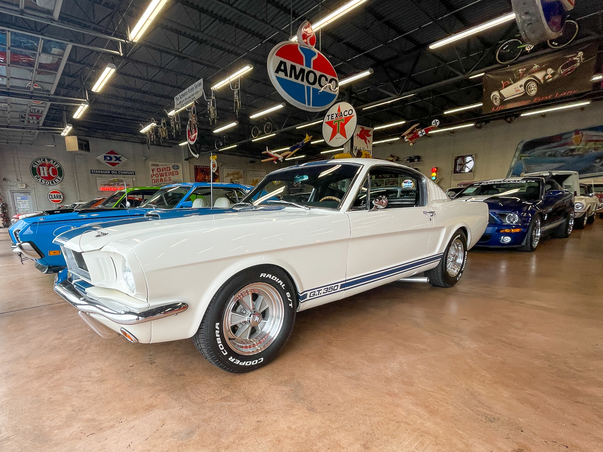 FastLaneSTL's tweet photo. We ready to rip through this week π
#bangingears #MustangMonday #ShelbyGT350 https://t.co/TqlYuYKUHo