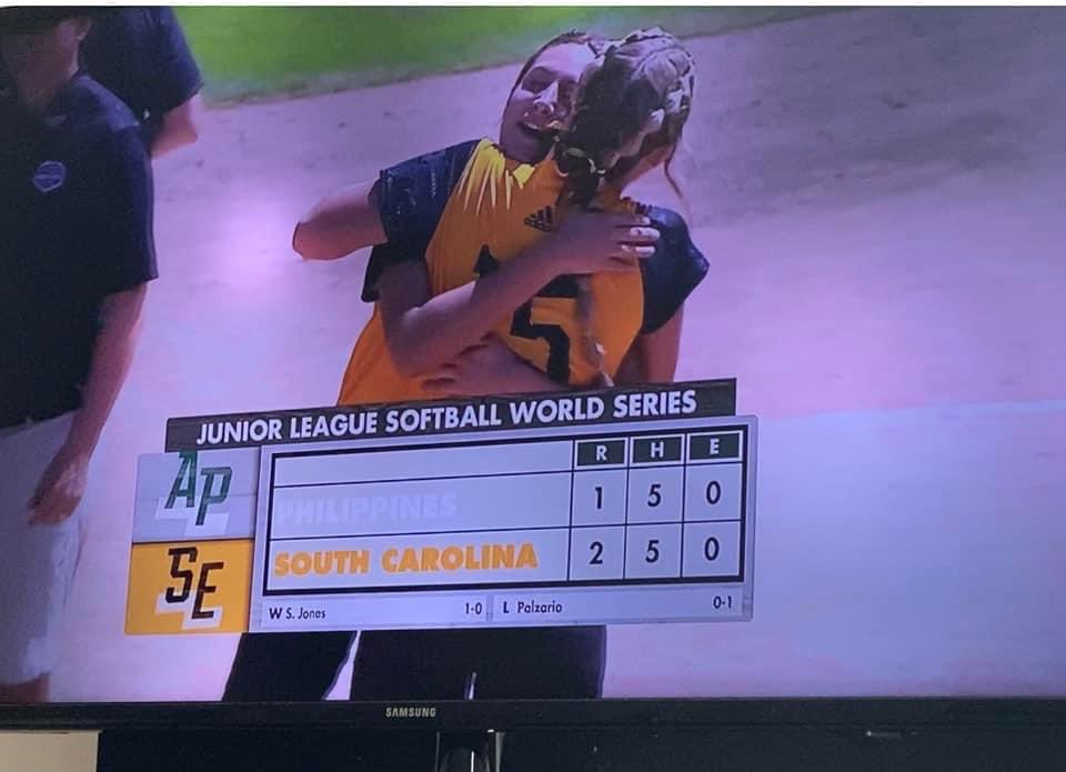 Win Number 1 in the books for our Southeast team in the Little League World Series! Two tag outs on stealing at second and a leap play helped my team defensively.  Game number ✌🏻 against central is at 1:30 pacific ESPN+ #juniorssoftballworldseries #littleleague #dutchforksoftball