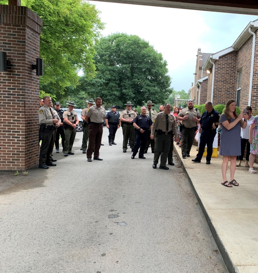 THPLawrencebur's tweet image. Unfortunately, Officer Daniel Baker isn't alive to witness his daughter's first day of kindergarten. This morning, Maury County troopers, along with many other law enforcement officers from across the state were honored to stand with his family and escort her to school. 💙🙏
