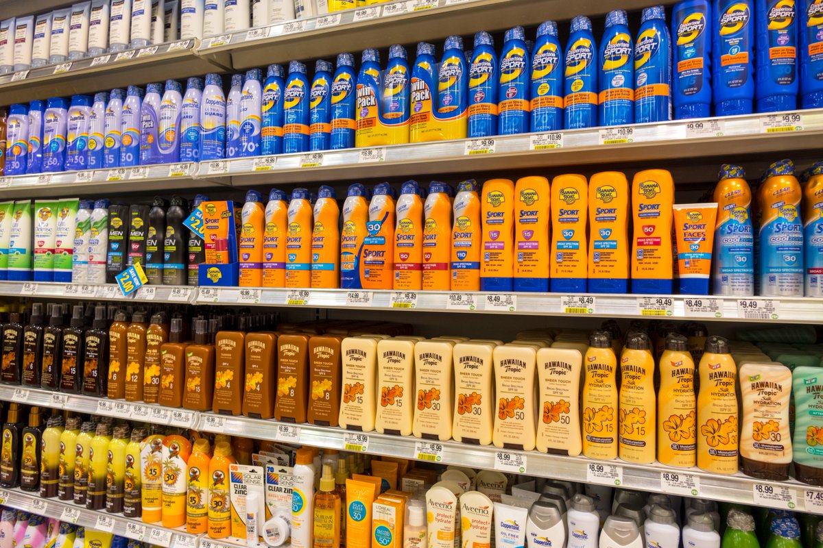 FatherlyHQ's tweet photo. Which Banana Boat sunscreen products are being recalled? 

A recall was issued for three batches of Banana Boat Hair &amp; Scalp Sunscreen Spray SPF 30. https://t.co/AgPnVDNXIJ