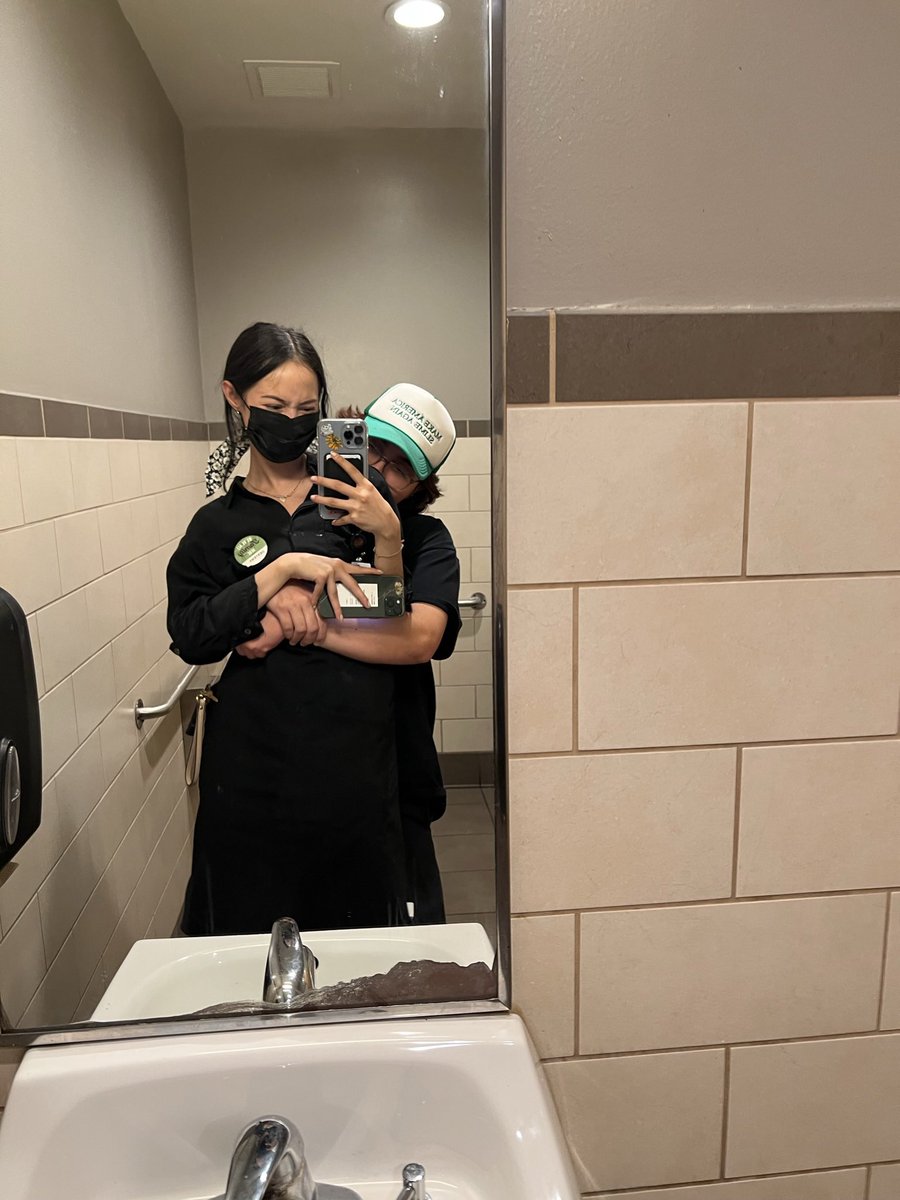 hotdoggomario's tweet photo. to the best and most beautiful girlfriend in the world, i love you❤️ https://t.co/NK1zN6Lgo2