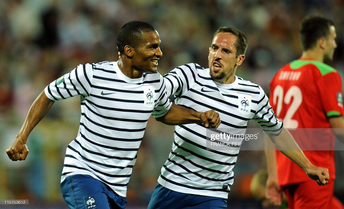 nfshirts's tweet photo. #MondayMatchUp
This week, it's @FFF vrs @belarusff from 2011. An iconic French away and an underrated colourway from Belarus.
Vote below. Retweets encouraged.
🇧🇾🇫🇷 https://t.co/oc6tUZpyc7