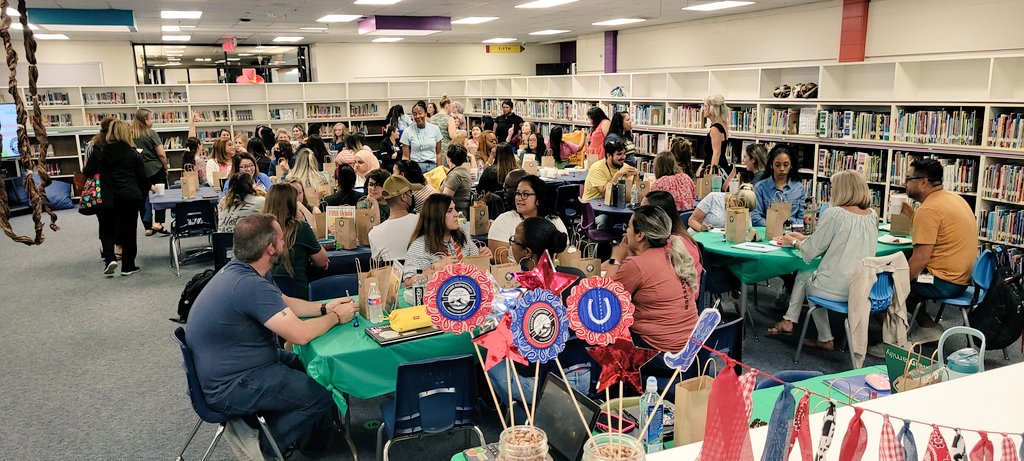 Our first morning back together as the #kaiserfamilia was amazing!  #learningawaits this school year and we are ready! 💪🤠💙 <a href="/Beckipollock/">Becki Garcia Pollock</a> @berryhazel17 <a href="/Mrs_Wright1913/">Meewan Wright</a>