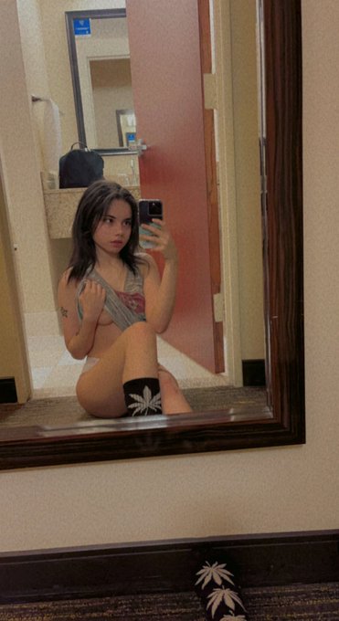 Don&rsquo;t mind my socks 🤪🤫🤣💙 https://t.co/bQoOCnToyu