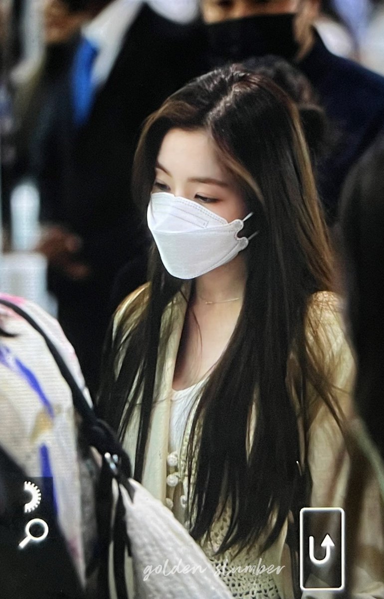 GoldenSlumber91's tweet photo. 220801 LHR
#아이린 #IRENE https://t.co/8MBhWw1rZ4