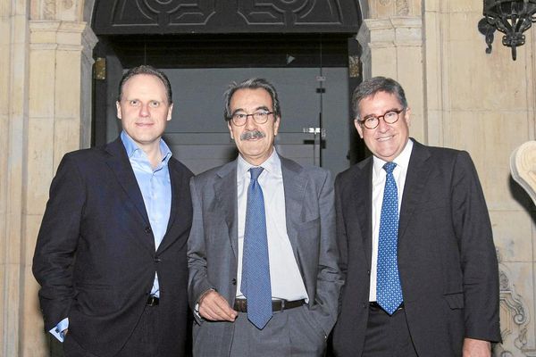 dlacalle's tweet photo. Descanse en paz Emilio Ontiveros. Que Dios le acoja en su gloria. Durante 32 años un amigo y un maestro. Gran persona. Siempre con una sonrisa. Compartimos muchos eventos en los últimos años. 

Un abrazo a su familia y seres queridos. Te echaremos de menos. https://t.co/s1G9iYuMq3