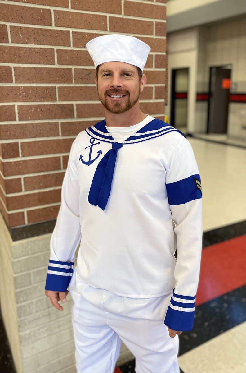Our administrators always have the first oar in the water as we row the boat to student success!  #leadbyexample #BeEliteWMS #RTBWMS <a href="/Moye_Education/">Dr. Alan Moye</a> <a href="/Pineda_AP_WMS/">Ruben Pineda</a> <a href="/jokeeffeox/">James O'Keeffe</a>