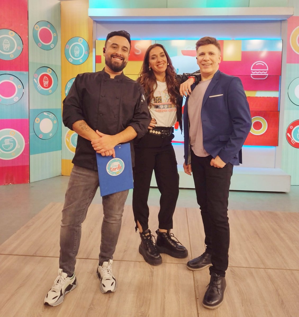 Buen Lunes para todos!!! Esta semana, Carlos, Florencia, Laura y Nahuel quieren ser la ESTRELLA DE LA COCINA de El Show de la Tarde!!! <a href="/canal10uruguay/">Canal 10</a> <a href="/paobianco/">PaoLa Bianco ❤️</a> <a href="/AldoMartiinez/">Aldo Martínez</a> <a href="/LucasFuenteok/">Lucas Fuente</a>