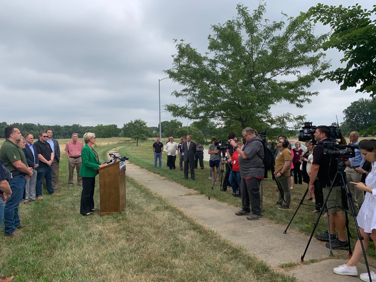 SecGranholm's tweet photo. Brilliant things are happening in the Buckeye State.

Today @RepMarcyKaptur and I visited Cleveland-Cliffs and @UToledo to see the cutting-edge work going on here in decarbonization and solar technology. Ohio continues to lead the way in clean energy innovation. 1/ https://t.co/g22xPk6fIL