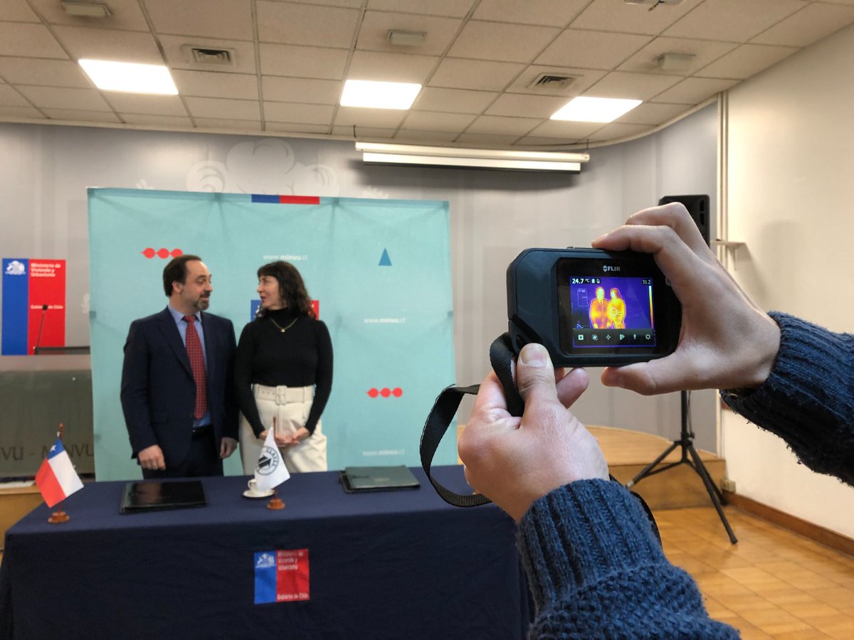 fovisee's tweet photo. 🙋🏻♂️ Es un orgullo sumarnos al trabajo del @Minvu y su altísimo nivel técnico para complementar los grandes avances en Vivienda Sustentable de Chile junto a #WeatherizersWithoutBorders con el apoyo de #CitiFoundation y @AgendaCAF https://t.co/mBrfdyGmfN