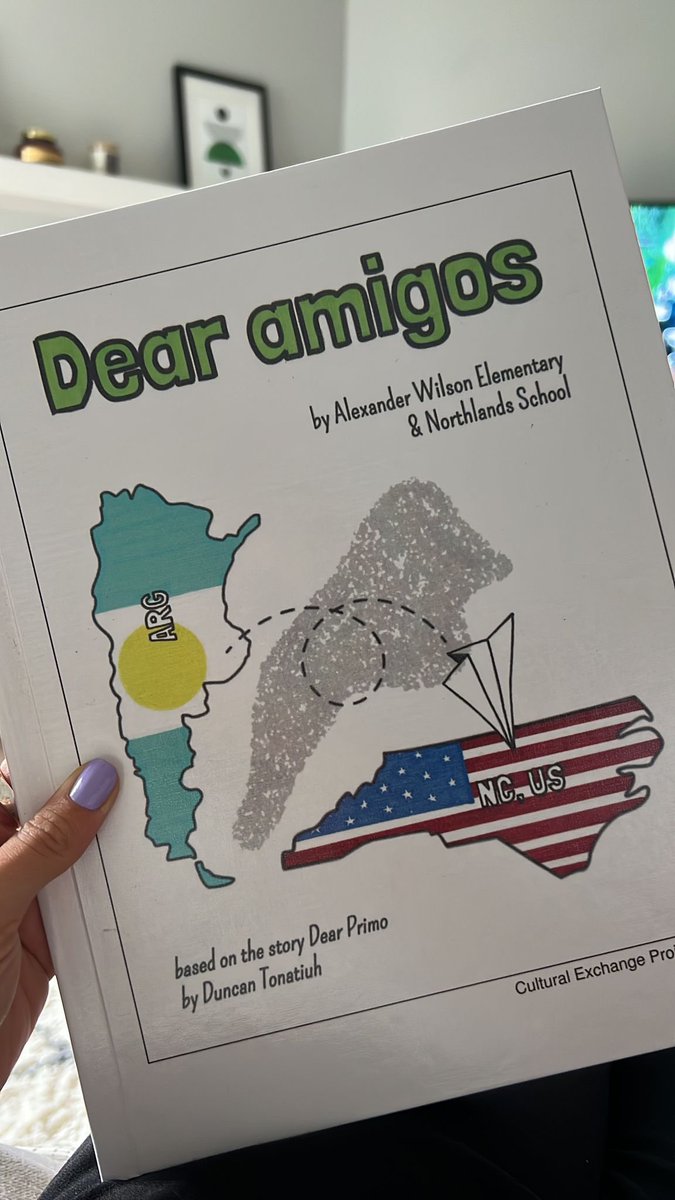 MsPetersen_'s tweet photo. “What if your sts and my sts write a book together?” was the question to an Argentinian colleague+friend that led to this AMAZING project. A bilingual book based on an enriching exchange of cultures. #CelebrateExchangeDay #UnitingOurWorld @ECAatState @ParticipateLrng @AweEagles https://t.co/zhT9Fu89Si