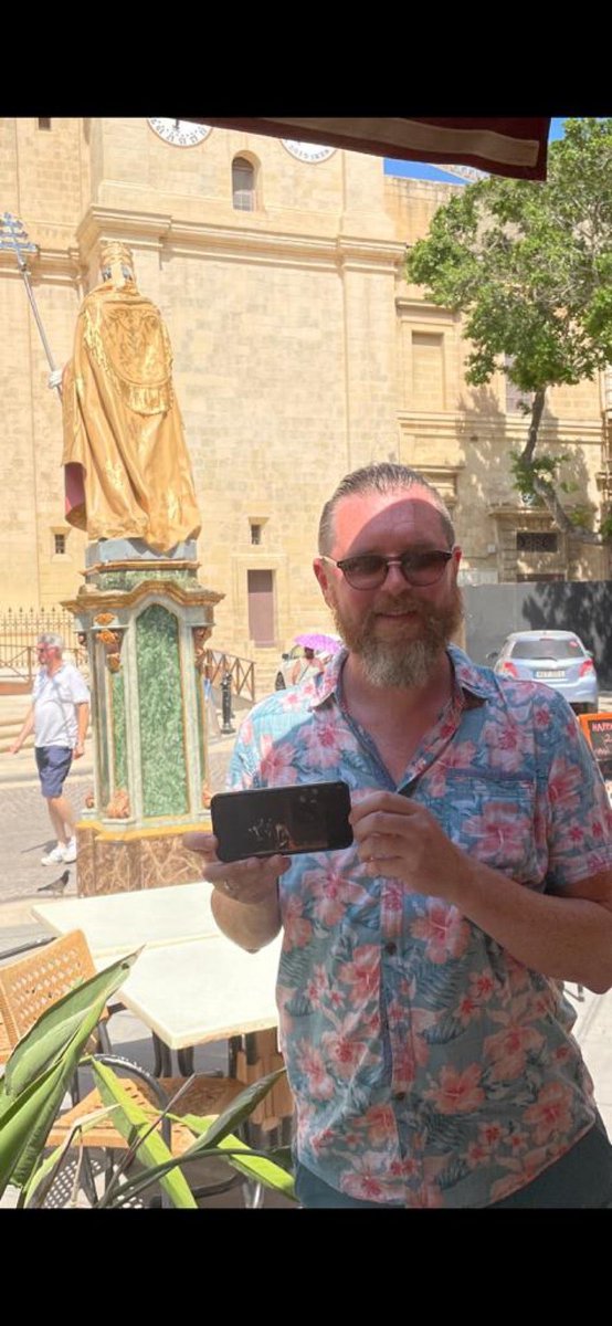 AndrewMuckaluck's tweet photo. As close as I’ve got, for the moment, @LaurieHanna. Am #scrollIn (@ Cafe Caravaggio in Valletta) https://t.co/TPJO62QV18 https://t.co/5Z1E263qKH