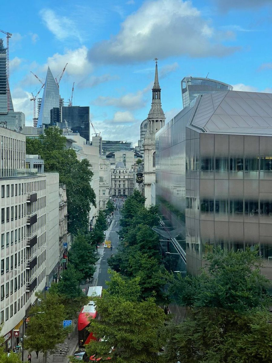 Dimplesmoe's tweet image. Not a bad day, just a bit of dark clouds hanging over London