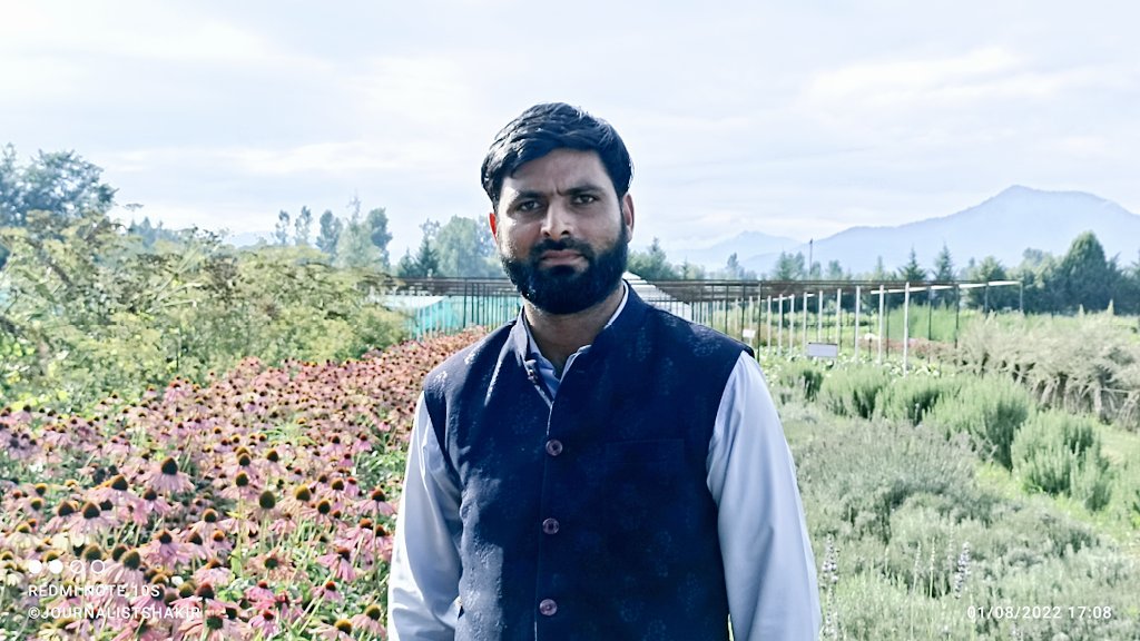 bhatshakir101's tweet photo. View of #IFS Wadura Sopore During Visit of #Honable Vice Chancellor @KashmirSkuast #DrNazirAhmadGanie #Lavender Field https://t.co/WeMtp3J7wZ