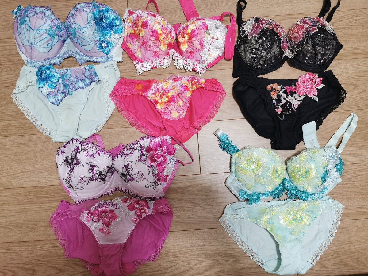 vanilla122301's tweet photo. サルート5セットとルジェ1セット(黒)届いた🥰
Gカップデカすぎ迫力ありすぎ笑
#サルート https://t.co/jZs1HRoGDx