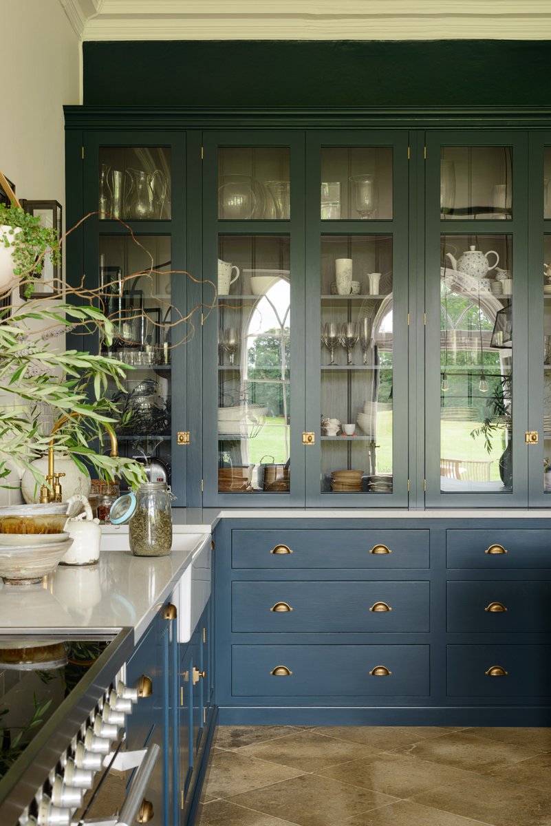 deVOLKitchens's tweet photo. #KitchenTour: A deVOL Classic English Kitchen was the only choice for this impressive medieval hall. What an incredible place to call home. https://t.co/2HyJ1cxfJc #BritishHome https://t.co/RThyZCn8ht