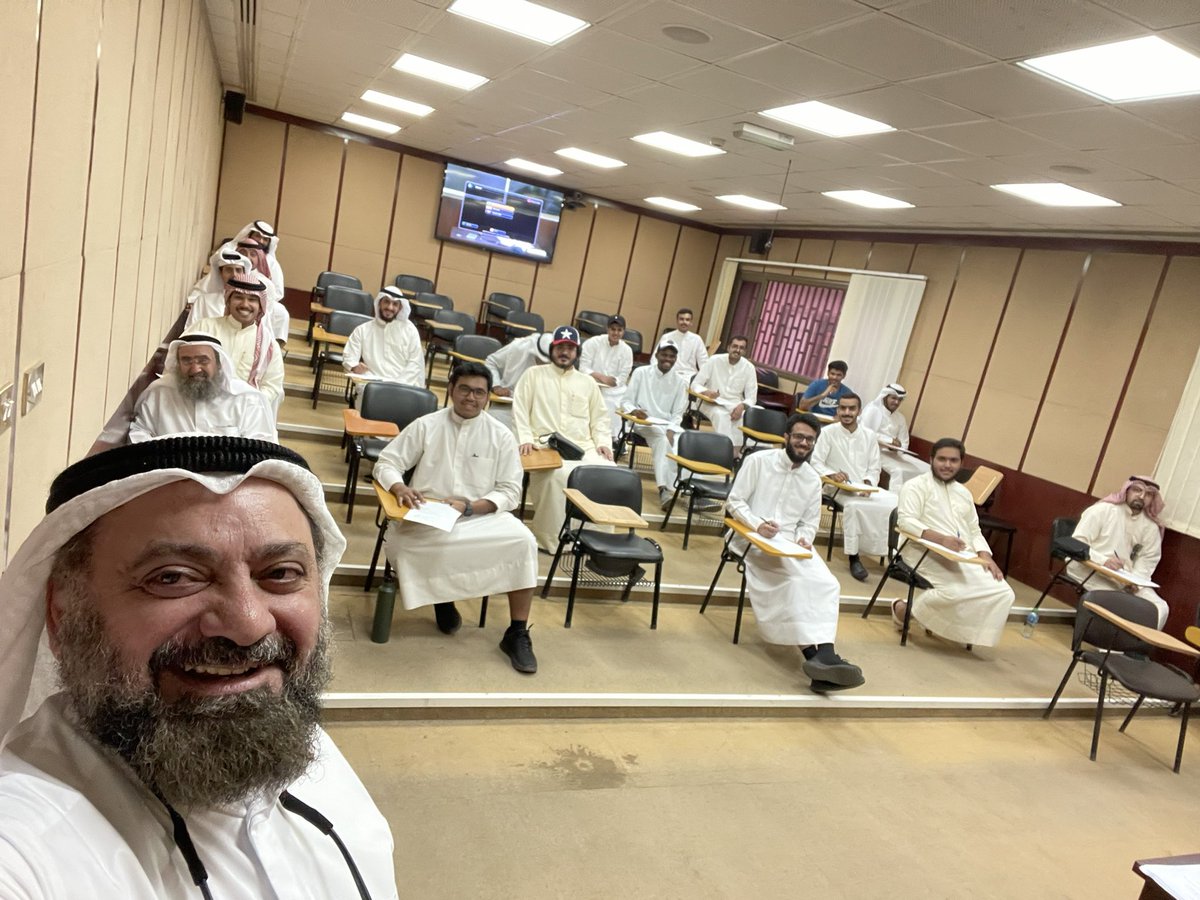 Altabtabie's tweet photo. صورة سلفيّة مع طلاب #كلية_الشريعة في #جامعة_الكويت مقرر #مناهج_المفسرين بمناسبة بداية  #العام_الهجري_الجديد_1444 https://t.co/T08F6sYdvP