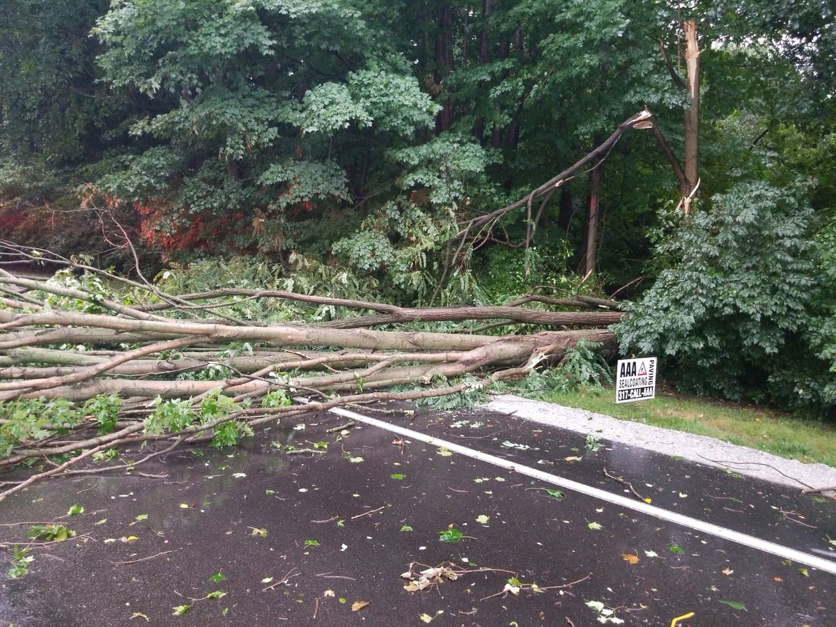 joerust's tweet photo. @NWSIndianapolis Tree Down blocking US421 at Valley Meadow Dr. Snapped off at base per PD on scene. #inwx https://t.co/QyL58WtBsF