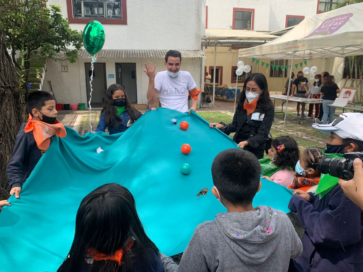 ANSeRiap's tweet photo. Estuvimos con #DavidSamra de #HeroMexico y nuestras pequeñas guerreras y guerreros. Pasamos una tarde divertida jugando y conviviendo con mucha #ActitudNoMeRindo. ¡Gracias por sumarte a la causa y ayudarnos a hacer la diferencia! https://t.co/ApJ4zr09em