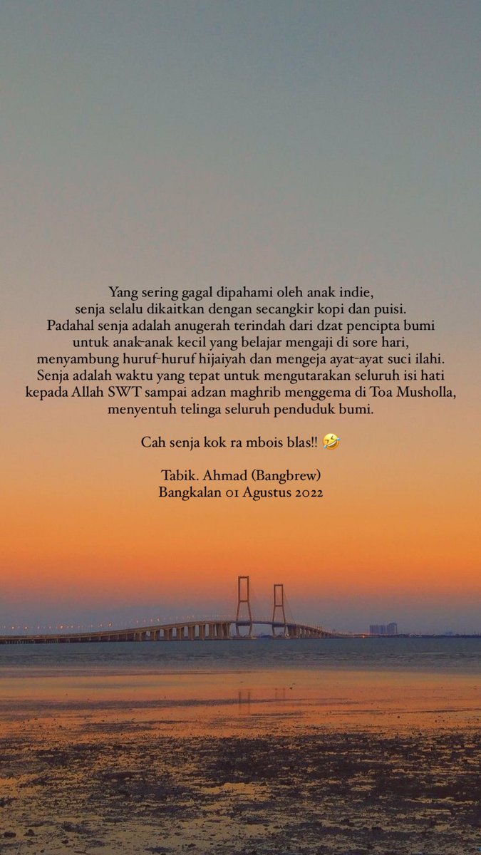 BangBrew95's tweet photo. Senja yang sering gagal dipahami oleh anak indie, yang seharusnya ngaji malah dikaitkan dengan secangkir kopi dan bait-bait puisi.

Dapuranmu ncen ra mbois ndes!! https://t.co/nDyCJk3dLn