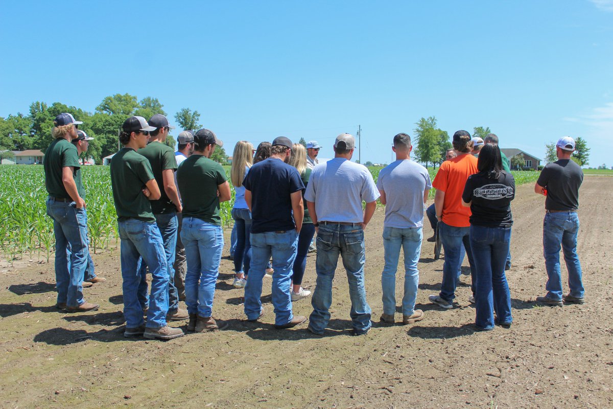 TheEquityCoop's tweet photo. The 2022 Summer Intern Class and the New Seller Trainee's had the opportunity to learn from Derek Iffert, Croplan Seed District Sales Manager. Derek taught the group about early seed diagnostics, seed development, and many other aspects of crop development.
#GoWithTheRightPeople https://t.co/AjAFzOVYTU
