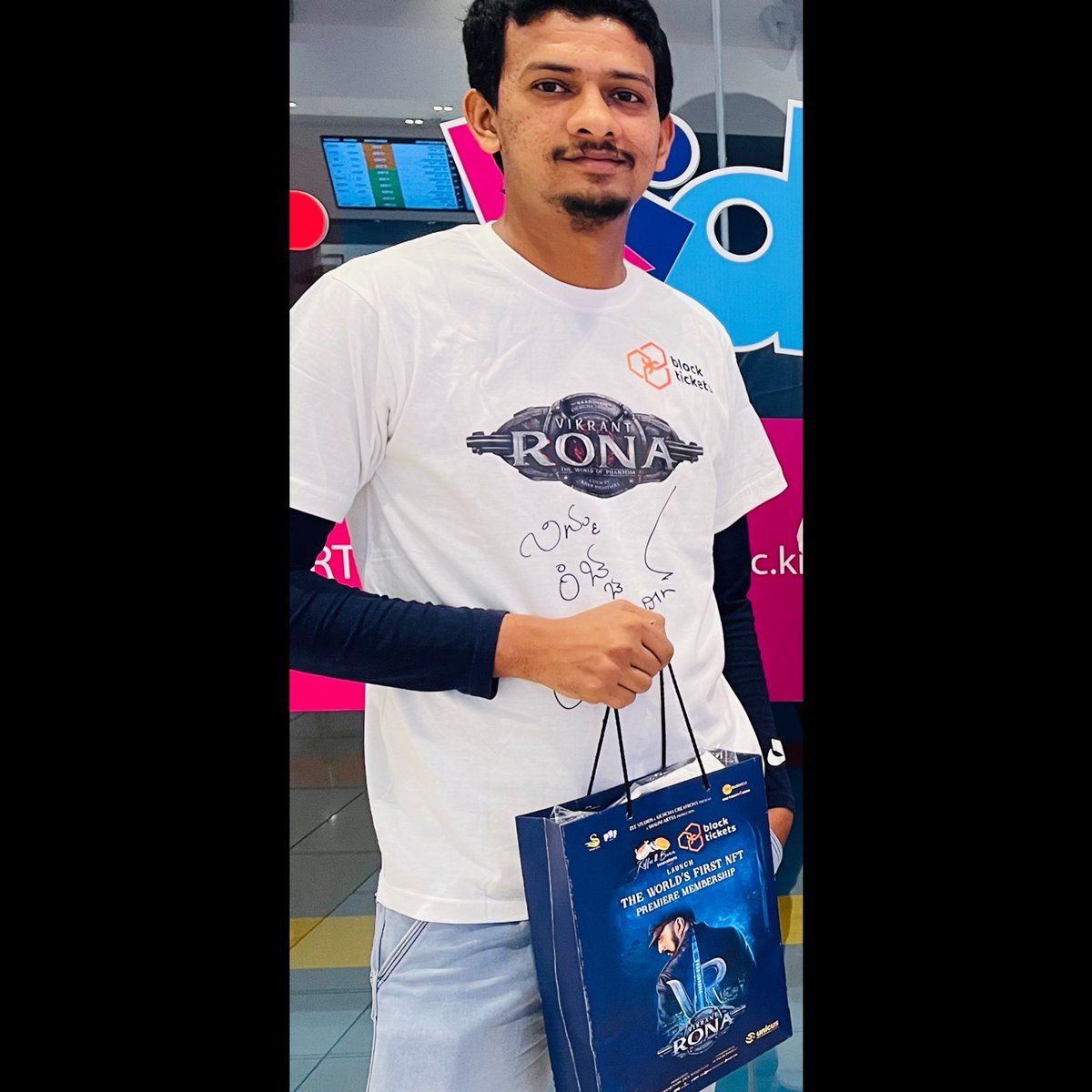 firoznrf71's tweet photo. Amazing gifts from @blocktickets team. 

We missed #NFT premier show, but we got this beautiful Gifts from #blocktickets team. 

Thank you so much Abhinav Garg…Shefali &amp; #kichchacreations

#KichchaSudeep Kamarattu world.
#VikrantRona another milestone Kannada movie. 

#VRin3D https://t.co/lJDMSFKGpR