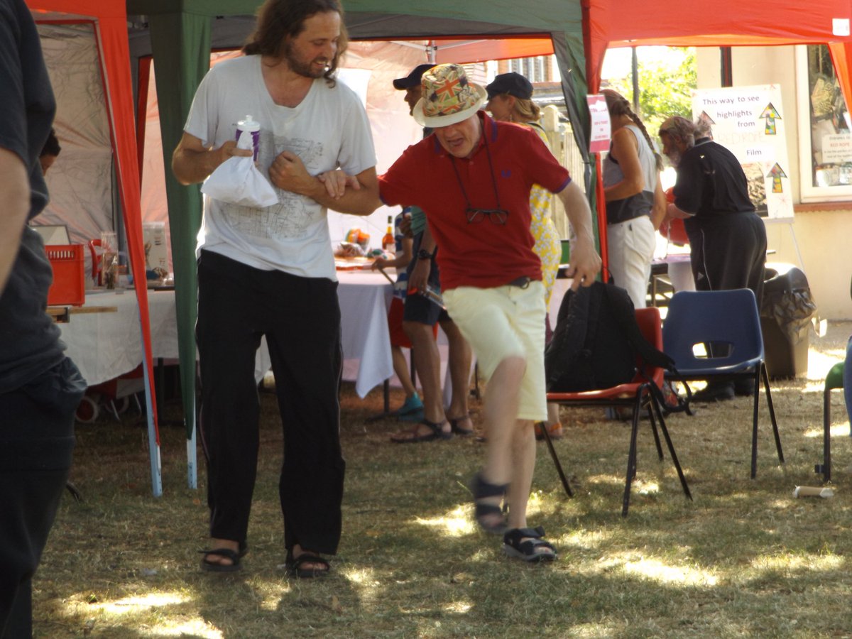 WestLondonMiddx's tweet photo. #HarmonyWithNatureFestival2022
#ImpactTheatre #Perivale #Hanwell #Ealing #London
#StuartOConnor @stuoconnor
#Hotshots, #IndieChoir, #HanwellUkuleleOrchestra, Stuart O'Connor with #AnaisdiPasquali, #ImpactSignDancers and the #ImpactBand:
More photos https://t.co/09WvEC1F91 https://t.co/hjOXytyPru