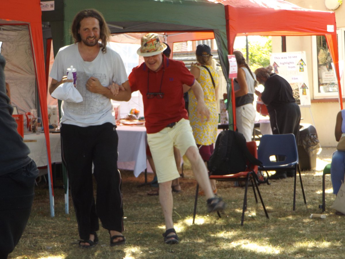 WestLondonMiddx's tweet photo. #HarmonyWithNatureFestival2022
#ImpactTheatre #Perivale #Hanwell #Ealing #London
#StuartOConnor @stuoconnor
#Hotshots, #IndieChoir, #HanwellUkuleleOrchestra, Stuart O'Connor with #AnaisdiPasquali, #ImpactSignDancers and the #ImpactBand:
More photos https://t.co/09WvEC1F91 https://t.co/hjOXytyPru