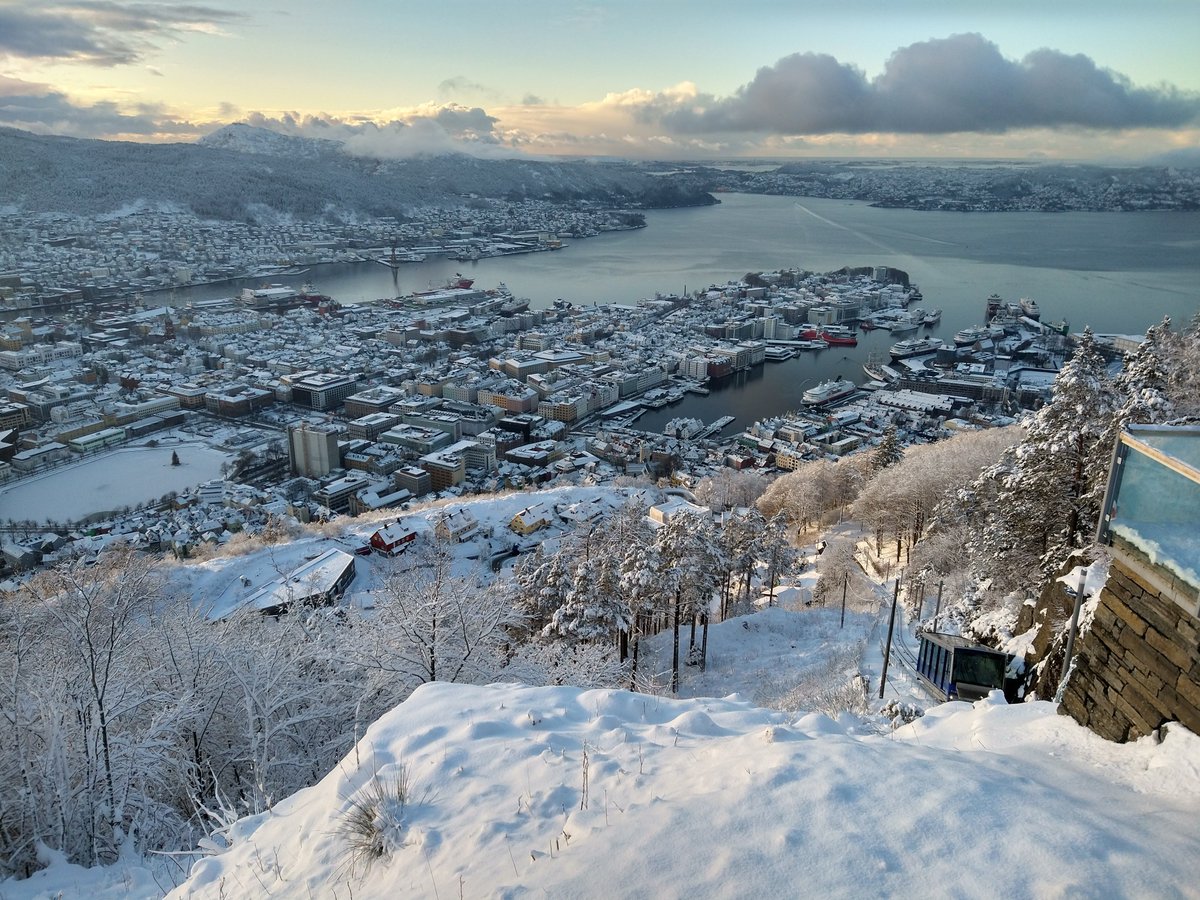 Three PhD positions have been announced at my psychology department at <a href="/UiB/">Universitetet i Bergen</a>. These are fully-funded, four years positions, at the downtown campus of our beautiful city. Get in touch with one of our research groups to design your PhD project.
jobbnorge.no/en/available-j…
