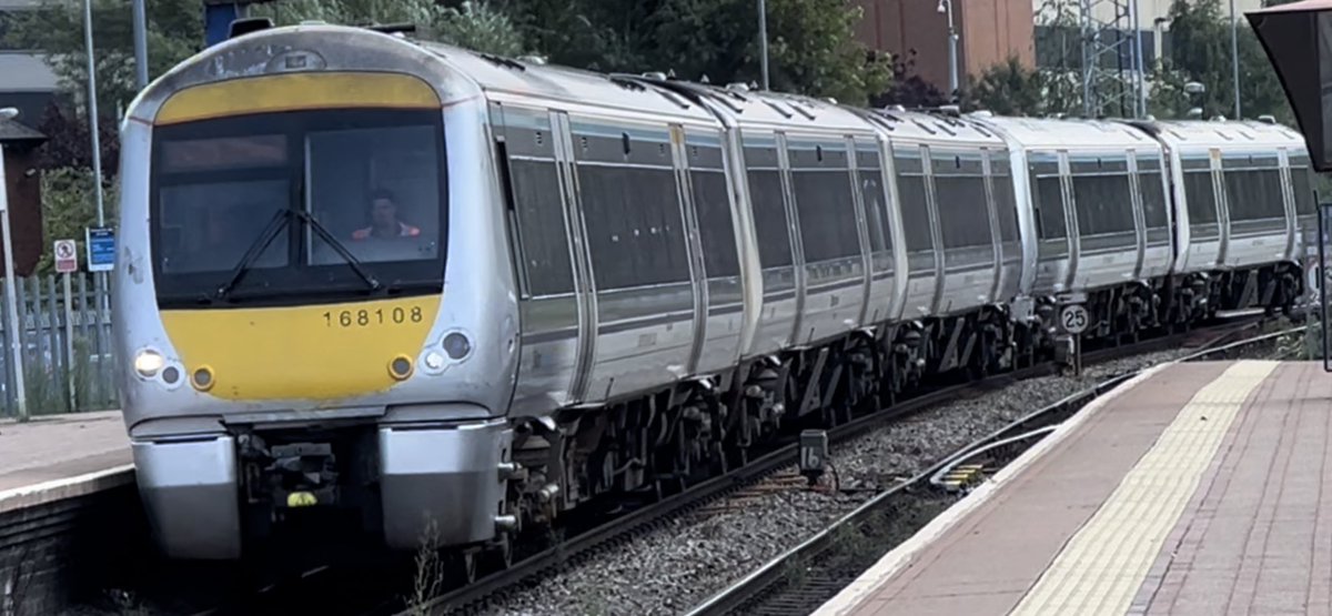 PlatformEdge1's tweet image. Was meant to see 168329 and it got changed at the last second 🤦‍♂️

Anyways, here’s some trains at Aylesbury also 168107 required unit ✅ 3 left to go! #Class165 #Class168