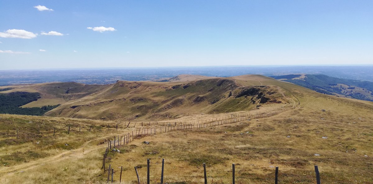 lolo2774's tweet photo. Sur le GR465
#Cantal #randonnée #BeautifulFrance https://t.co/mzk66B5vnJ
