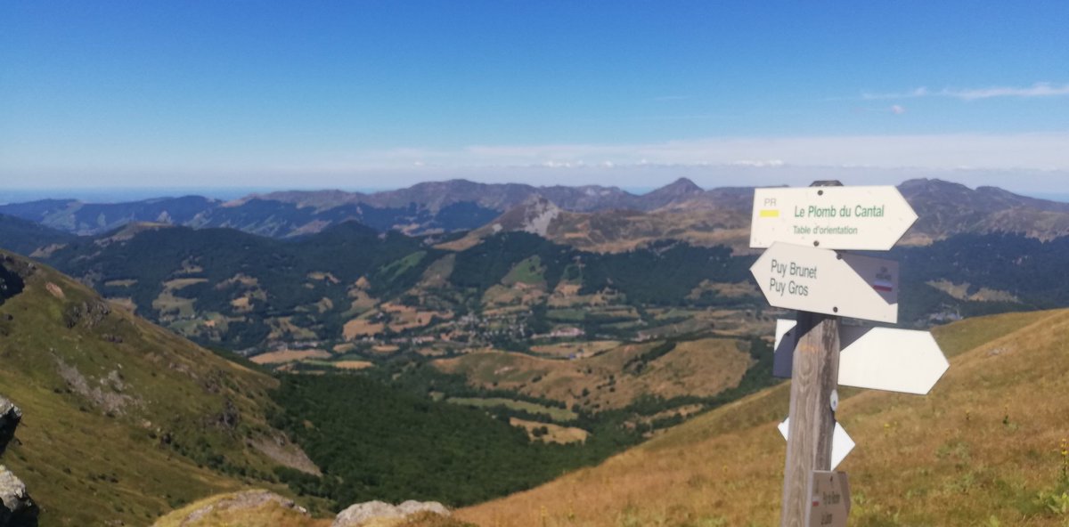 lolo2774's tweet photo. Sur le GR465
#Cantal #randonnée #BeautifulFrance https://t.co/mzk66B5vnJ