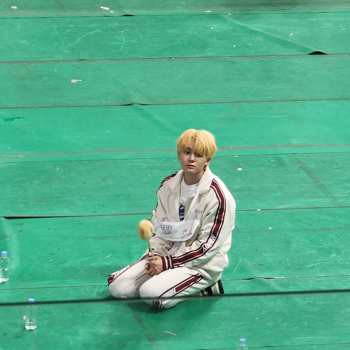 hyunseochuu's tweet photo. reminder: don't let ur child play alone 😌😂 https://t.co/4hs0B1tPf0