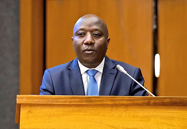 rbarwanda's tweet photo. 🚨AMAKURU MASHYA🚨

Minisitiri w'Intebe, Dr Ngirente Edouard atangaje ko guhera muri uku kwezi abarimu bo mu mashuri abanza bazongererwa umushahara ku kigero cya 88%. 
Na ho abafite impamyabumenyi za A1 na A0 bazongererwa 40%. #RBAAmakuru https://t.co/e6C7PcNCaI