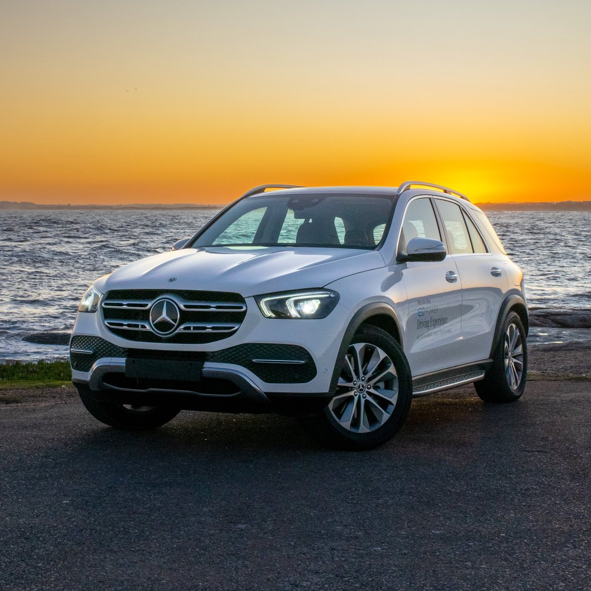 AutoblogUY's tweet photo. Evaluamos al @MercedesBenzUY 
#GLE350de, el único #SUV grande del mundo en ser híbrido enchufable y tener un motor turbodiesel. En algunos días más podrán ver la prueba
completa en https://t.co/ep0ECDCleZ #MercedesBenz #EQ
#EQPower #PHEV #EV #Hybrid #Electric #Diesel #V177 🇺🇸🇩🇪 https://t.co/cZgmaBQSj7