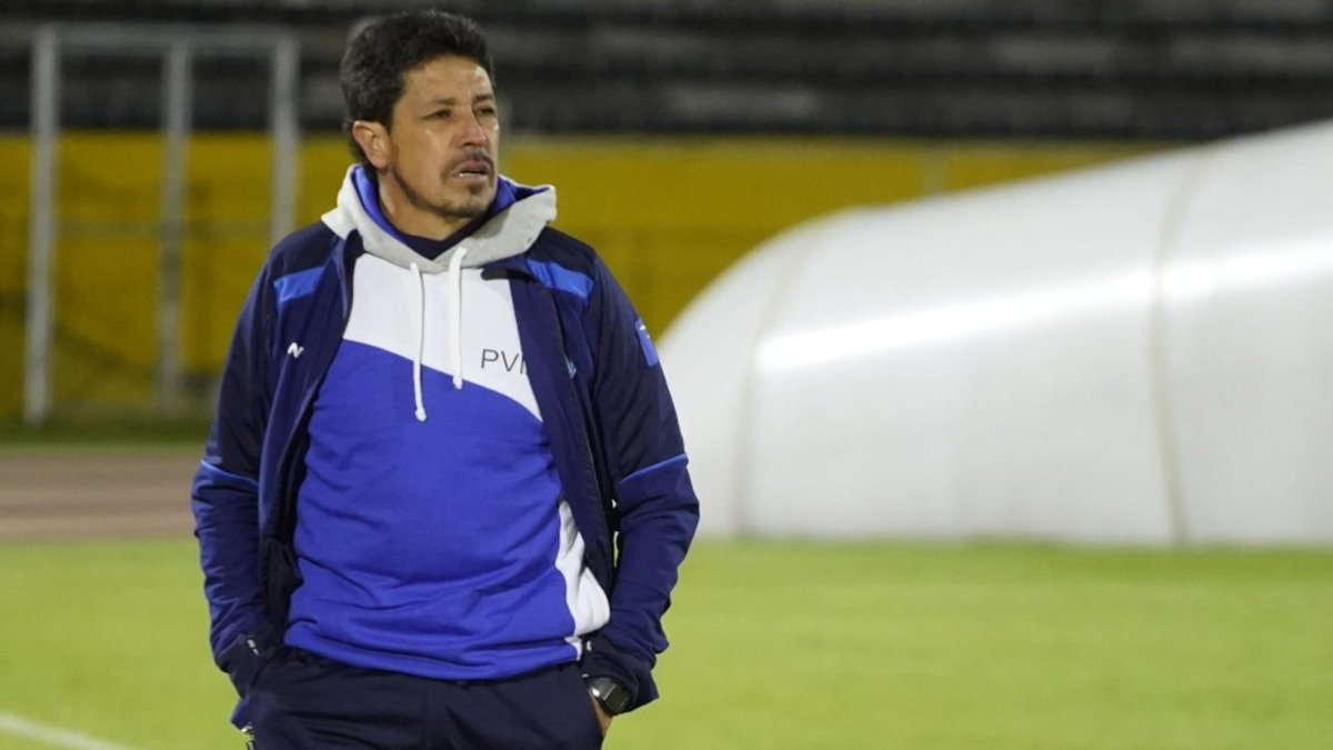 ¡Se acerca el adiós de Vélez!

🗣️ Miller Salazar, Pdte. <a href="/Macara_Oficial/">Club Dep. Macará</a>: “De antemano mi eterna gratitud, lo de ayer me sabe a despedida, soy incapaz de pedirle la renuncia a Paúl, no le voy a hacer. Si él siente que no está con la fuerza para seguir que de un paso al costado".
