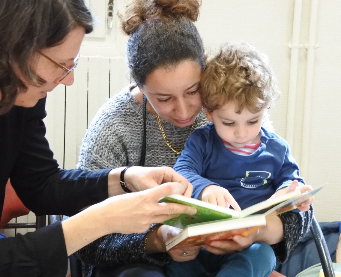 THSNFrance's tweet photo. 📚Et si la lutte contre l’échec #scolaire passait d’abord par l’éveil du #langage chez les tout-petits? 
C’est le pari de notre partenaire @1001_mots!

👉Rencontre avec Marie-Charlotte Laurence, responsable Mécénat et Partenariats au sein de l’#association https://t.co/HaTwtdKEa9 https://t.co/3cVKrjf0A0
