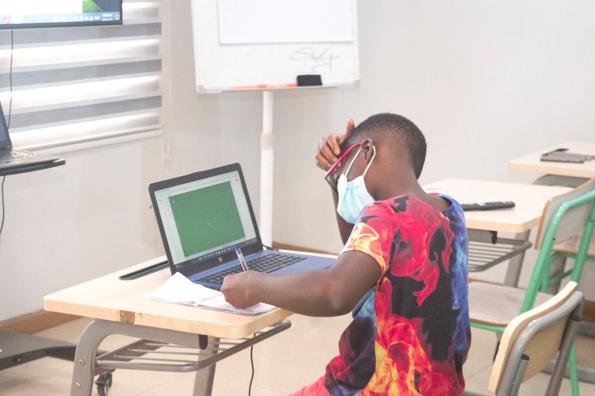 SoronkoKids's tweet image. During week 4 of the summer coding school, the Python and Game Design class created and displayed their first snake game. In groups, the class created a rainbow effect of different screen colours using a “for” loop and used a rectangle in pygame to depict a snake. #summercoding
