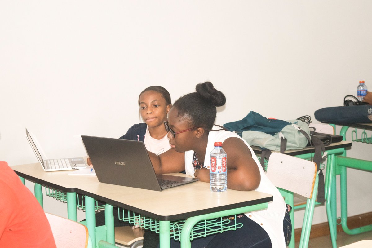 SoronkoKids's tweet image. During week 4 of the summer coding school, the Python and Game Design class created and displayed their first snake game. In groups, the class created a rainbow effect of different screen colours using a “for” loop and used a rectangle in pygame to depict a snake. #summercoding
