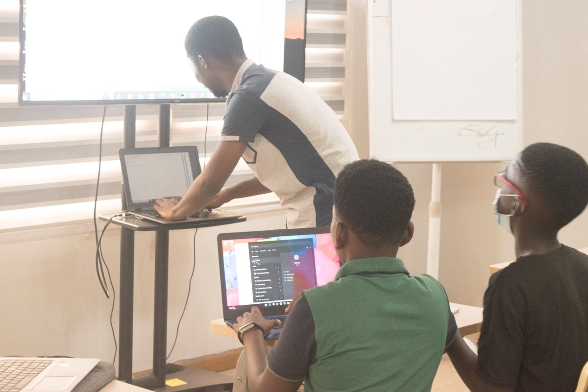 SoronkoKids's tweet image. During week 4 of the summer coding school, the Python and Game Design class created and displayed their first snake game. In groups, the class created a rainbow effect of different screen colours using a “for” loop and used a rectangle in pygame to depict a snake. #summercoding